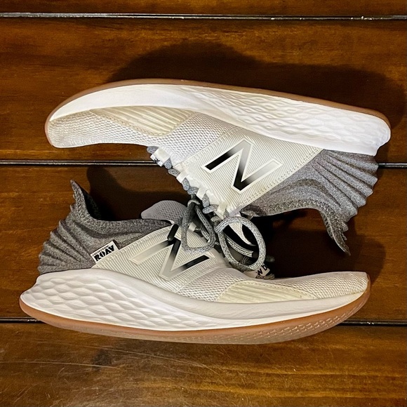 New Balance Shoes - WOMEN'S NEW BALANCE ROAV V1 SNEAKERS